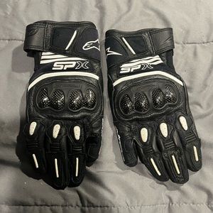 Riding gloves